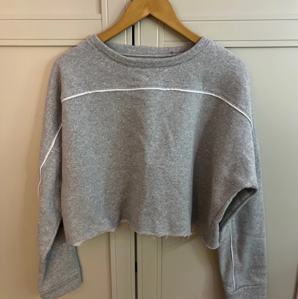 Gray CropPullover